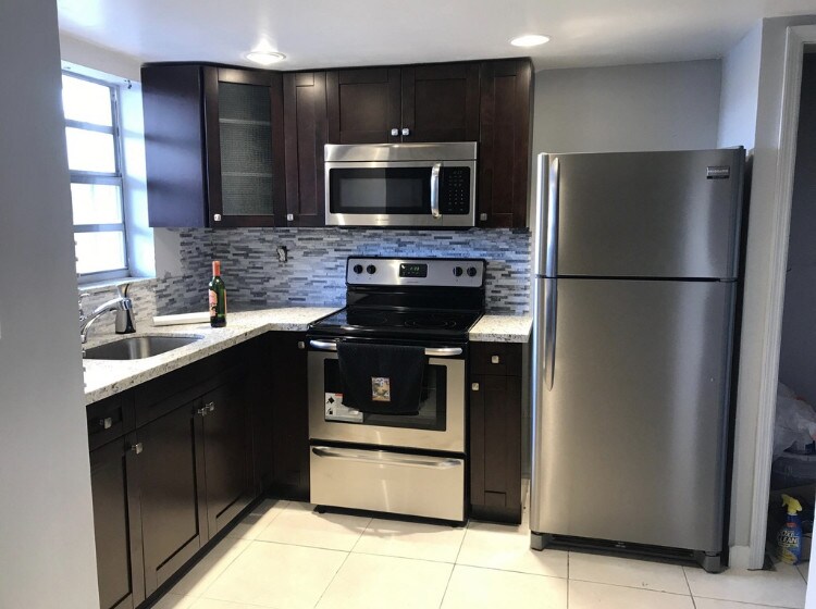 Primary Photo - 8897 Fontainebleau Blvd