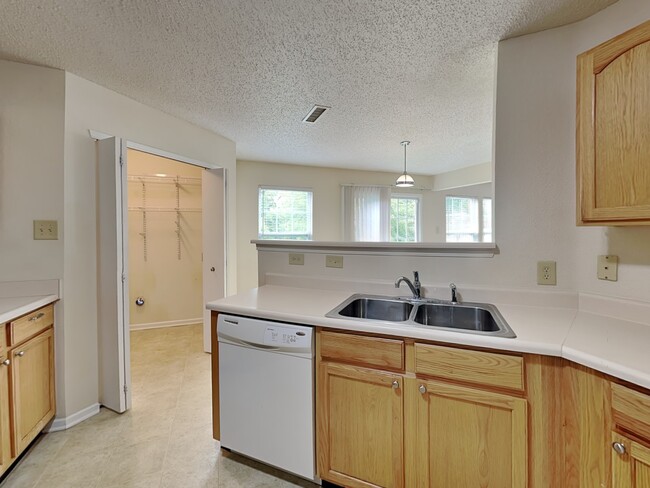 Building Photo - 10294 Cumberland Pointe Blvd