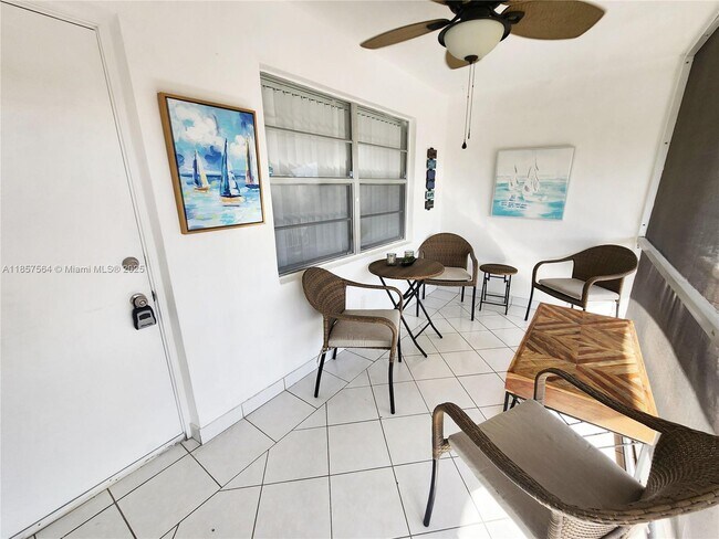 Building Photo - 580 Egret Dr