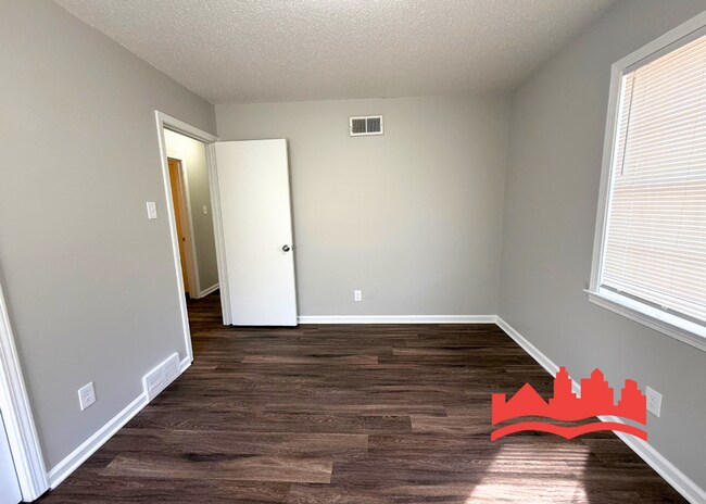 Building Photo - 2567 Thackery Dr