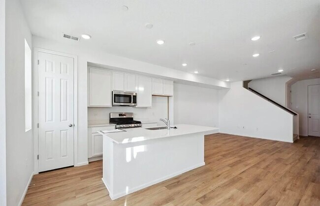 Building Photo - 2875 Taryn St