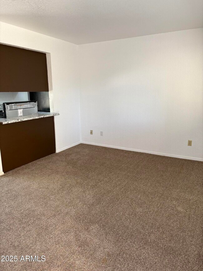 Foto del edificio - 470 E Date St