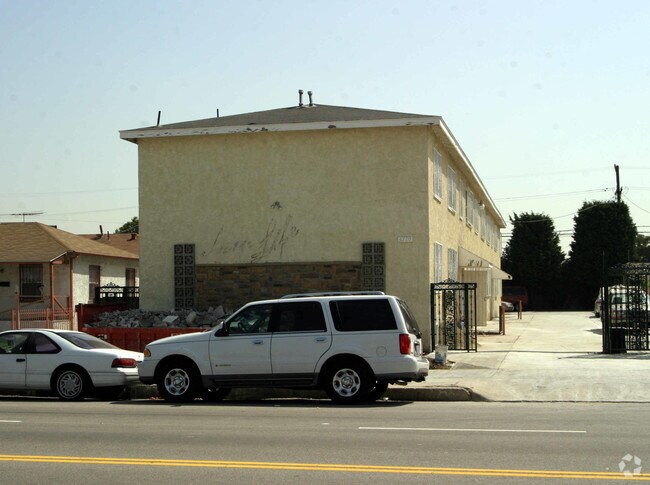 Building Photo - 6720 West Blvd