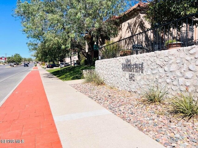 Foto del edificio - 252 Shadow Mountain Dr