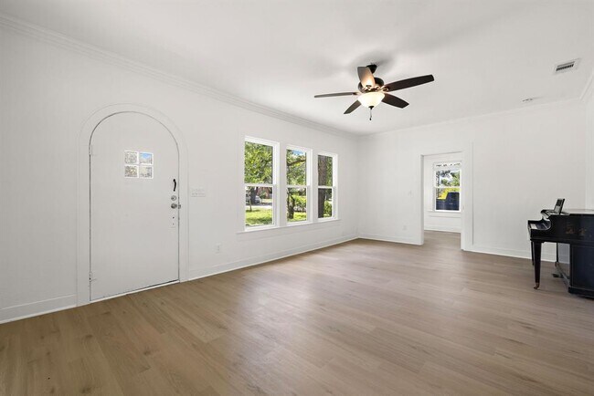 Foto del edificio - 1301 Sloan St
