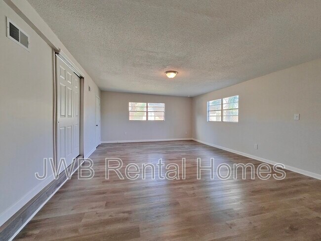 Foto del edificio - 2153 W 14th St