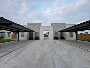 Building Photo - 15 Cassandra St