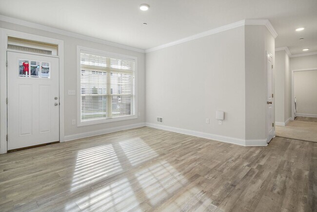 Foto del edificio - 708 W Creek Ln