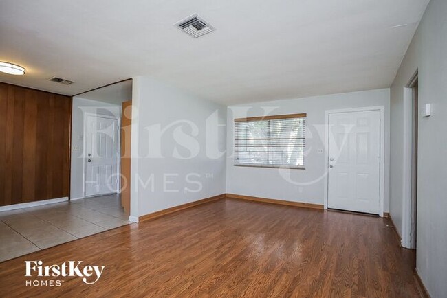 Building Photo - 607 Faber Dr