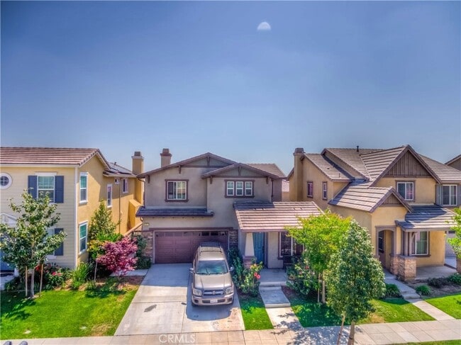 Building Photo - 662 E Gardenia Dr