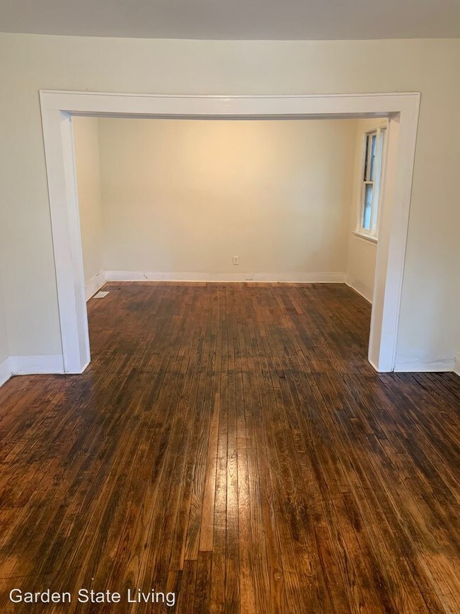 Foto del edificio - 5 br, 2 bath House - 586 Hawthorne Ave