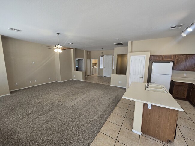 Foto del edificio - 1580 N Racine Ct