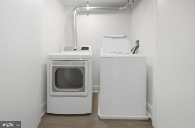 Building Photo - 6036 Market St