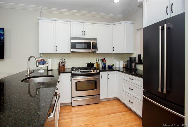 Foto del edificio - 570 Danbury Rd