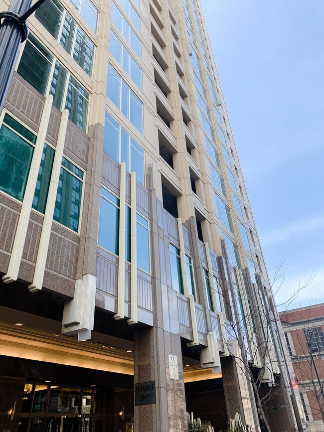 Foto del edificio - 33 W Ontario St