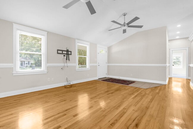 Foto del edificio - 2217 Doris Dr