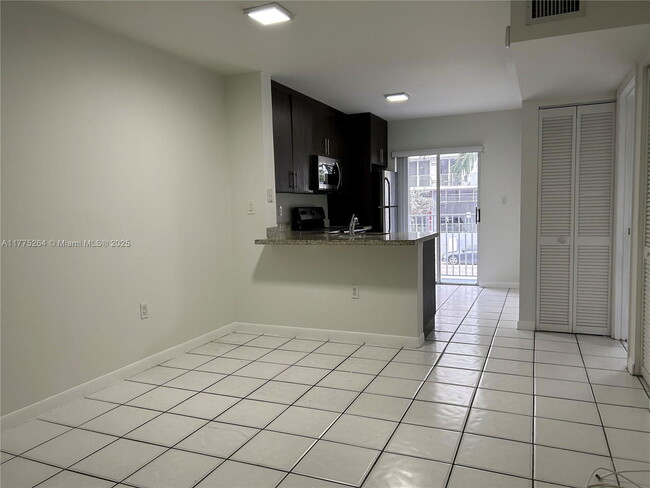Foto del edificio - 2575 SW 27th Ave