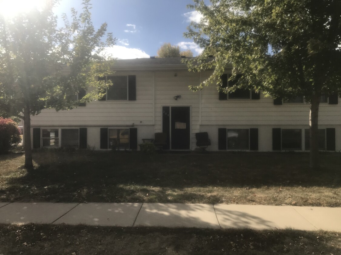 Building - 205 Columbia St
