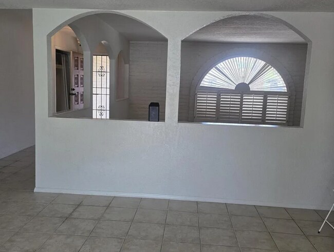 Foto del edificio - 2409 E Jensen St