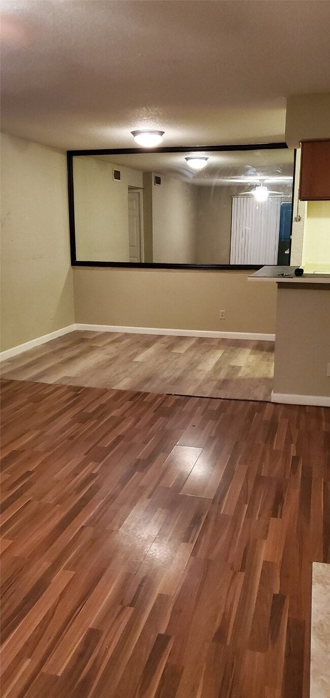 Building Photo - 9700 Leawood Blvd