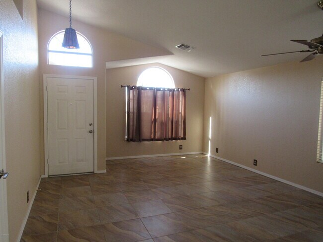 Building Photo - 853 E Constitution Dr