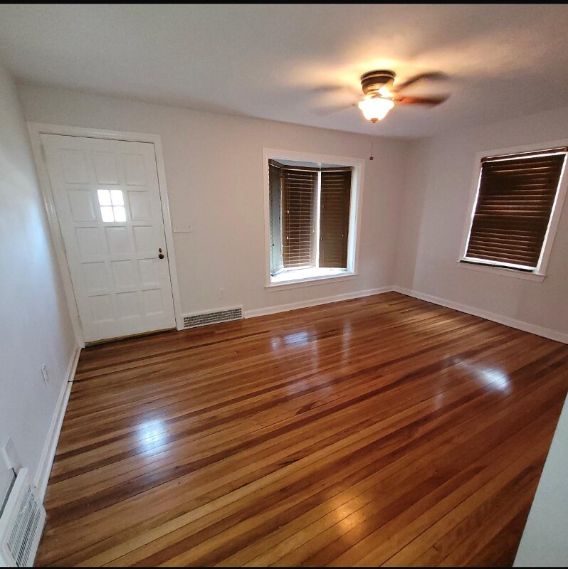 Primary Photo - 25770 Farringdon Ave