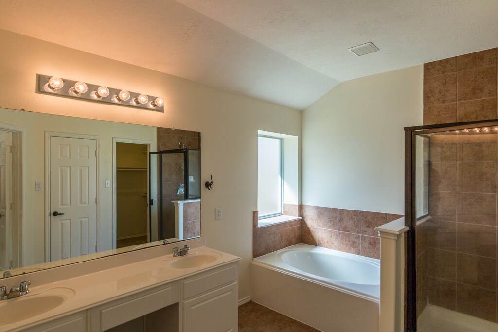 Building Photo - 24902 Rosevale Ct