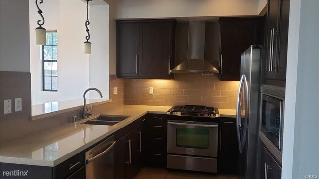 Building Photo - 3 br, 2 bath Townhome - 561 W Maple Ave