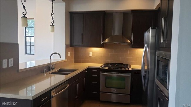 Foto del edificio - 3 br, 2 bath Townhome - 561 W Maple Ave