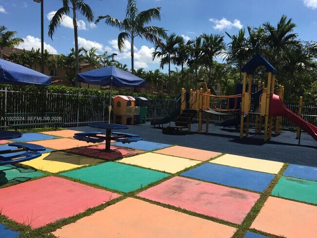 Foto del edificio - 10803 NW 83rd St