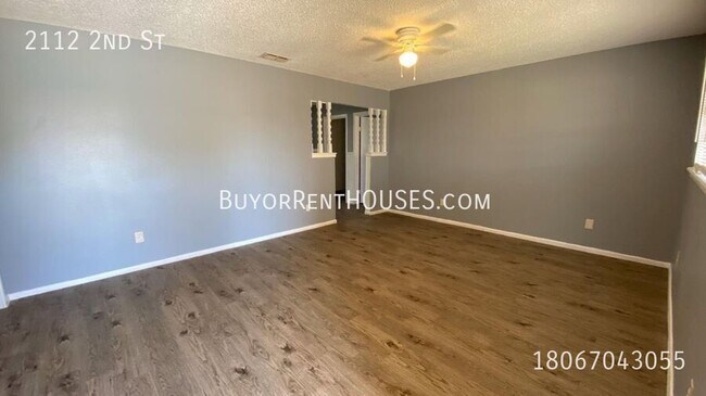 Building Photo - 2112 2nd St