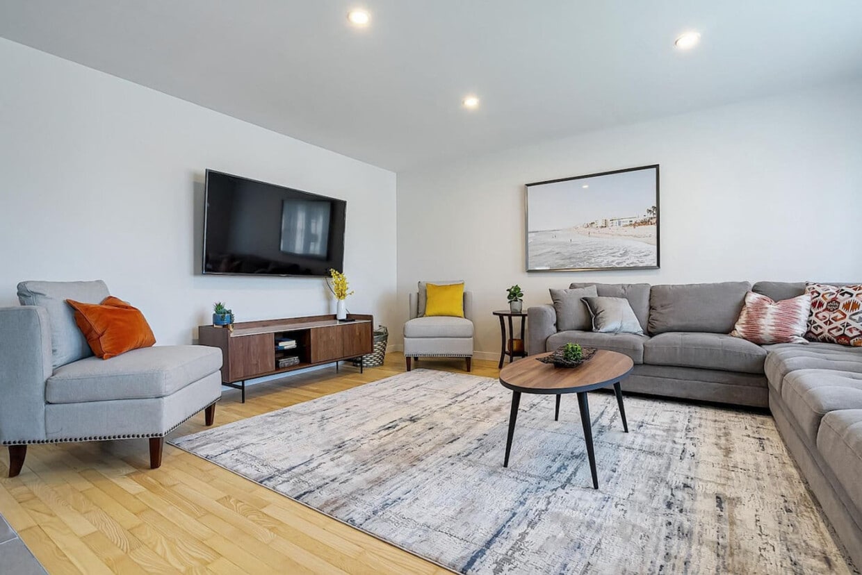 Primary Photo - 278 Rue Riviera