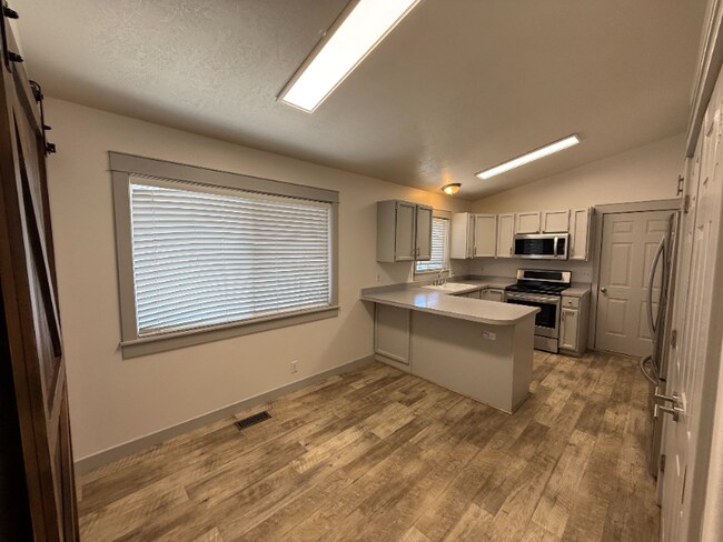 Foto del edificio - 667 E 1650 S St