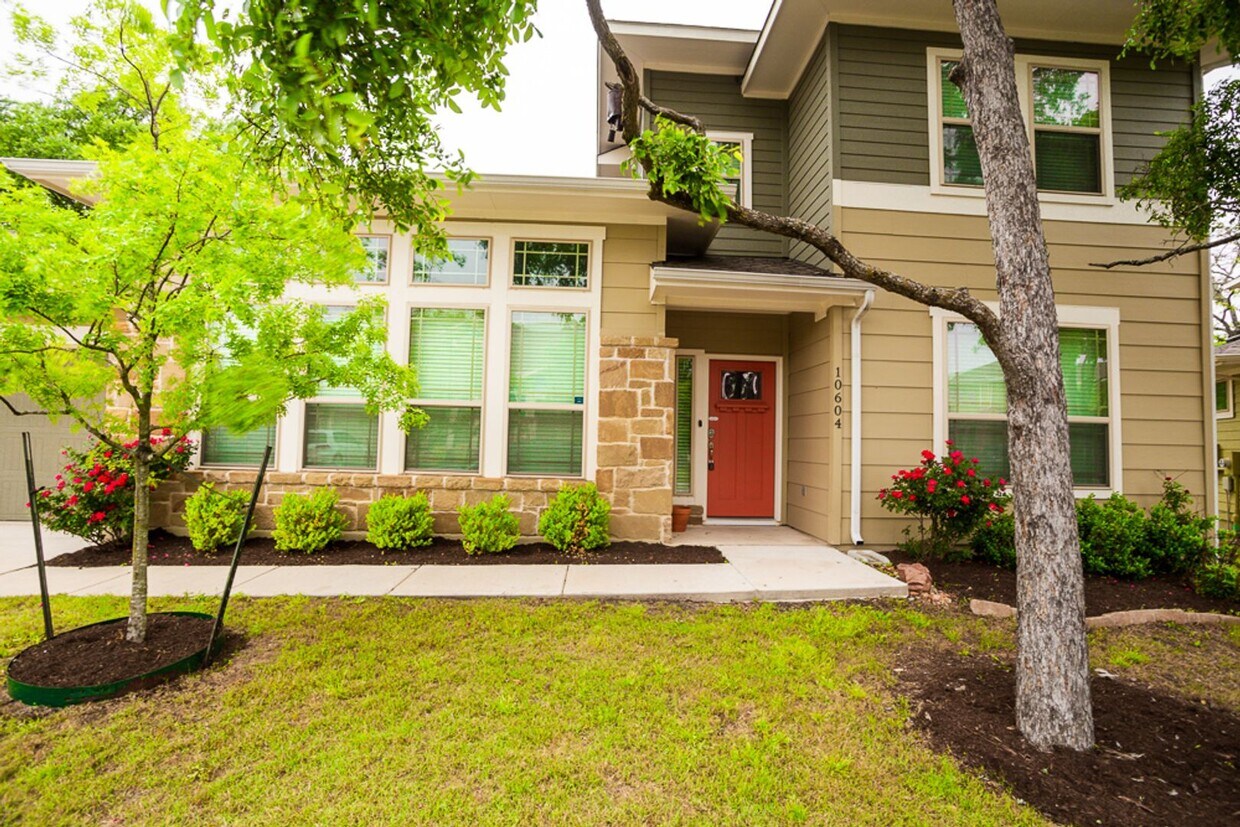 Foto principal - Your Next Home Awaits: Spacious 3/BR 2.5/B...