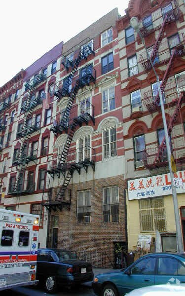 Building Photo - 168 Henry St