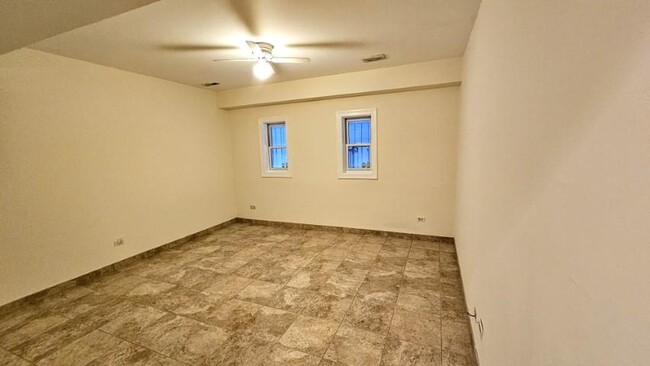 Building Photo - 2 bedroom in Chicago IL 60622