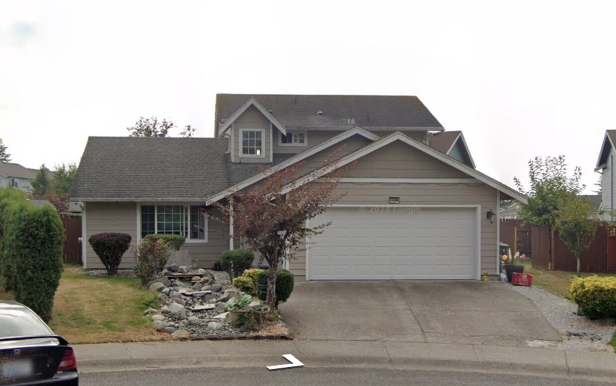 Primary Photo - Spacious 3 Bed, 2.5 Bath Home with Fully F...