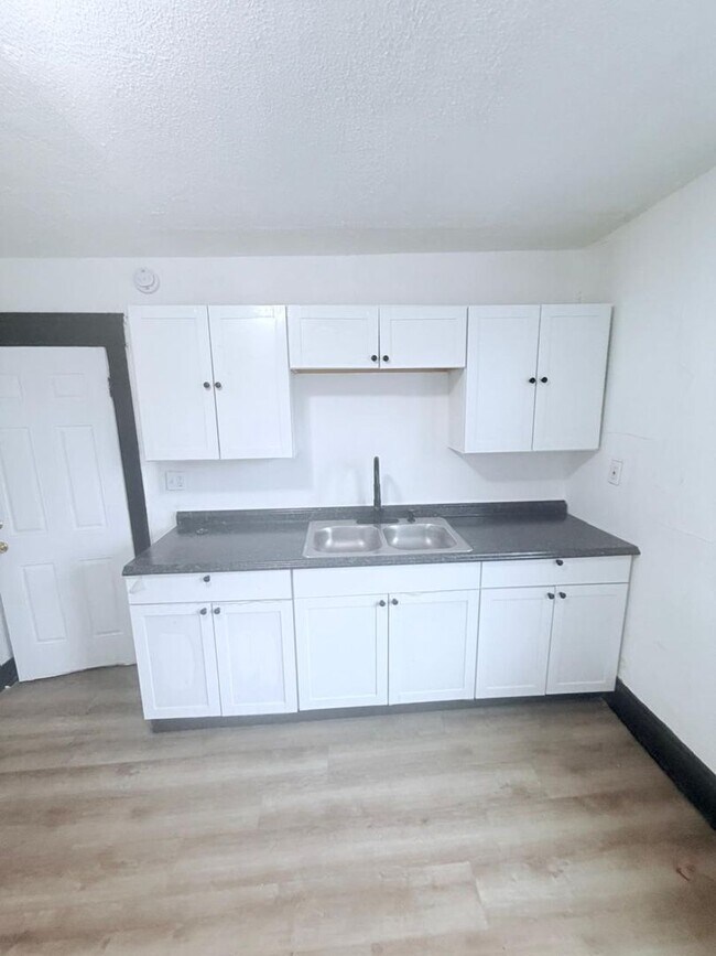 Foto del edificio - 2791 E 127th St
