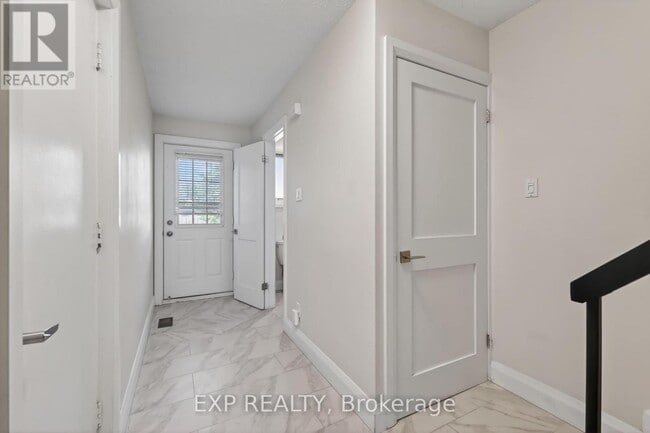 Building Photo - 1551 Hoskins Crescent