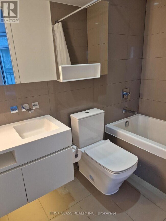 Photo du bâtiment - 45 Charles St E