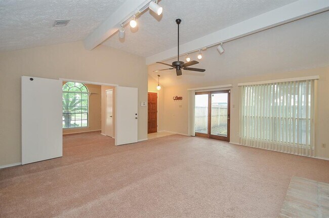 Building Photo - 12418 Meadow Ridge Dr