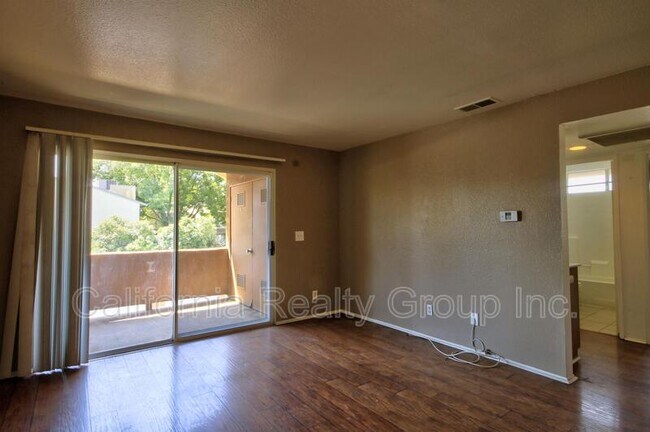 Foto del edificio - 16377 Lakeshore Dr