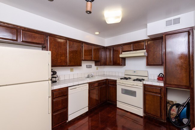 Building Photo - 933 21st St