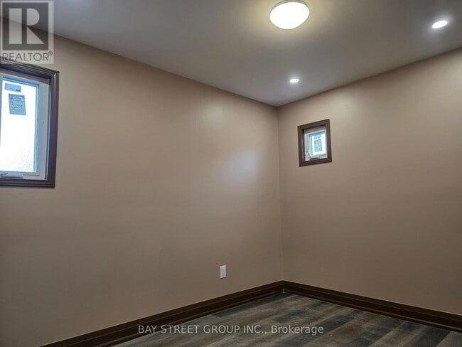 Photo du bâtiment - 108 Chatham Ave