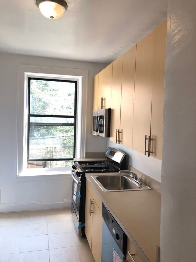 Foto principal - 86-02 Forest Pkwy