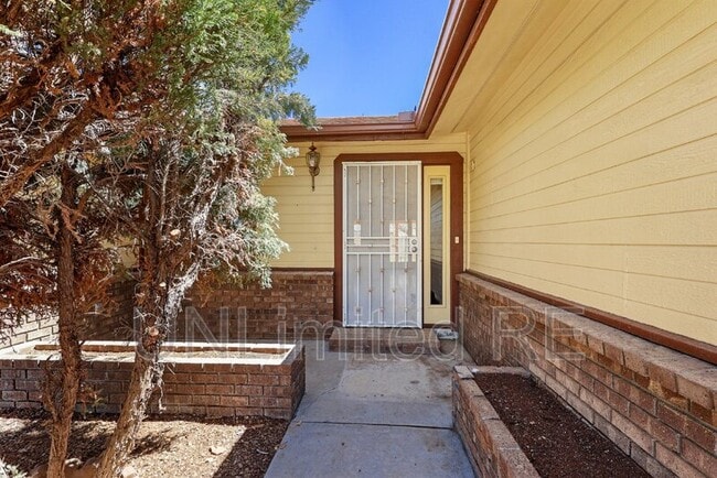 Building Photo - 3443 N Navajo Dr