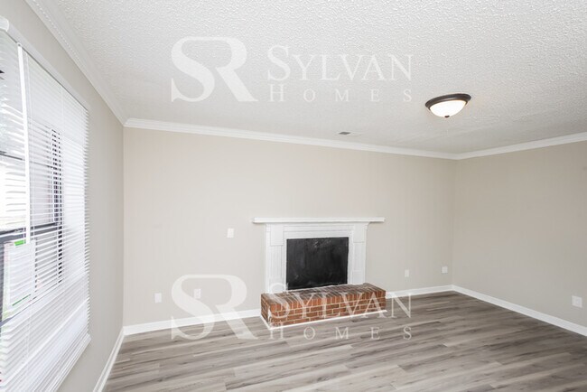 Building Photo - Enjoy living the good life in this 2 bedro...
