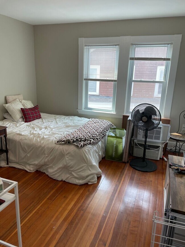 Photo - Huge 4 bed 3 bath Bi level unit near the Red Line and Commuter Rail in Quincy! House