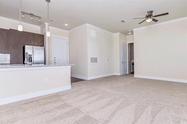 Foto del edificio - 7600 S Mason Rd