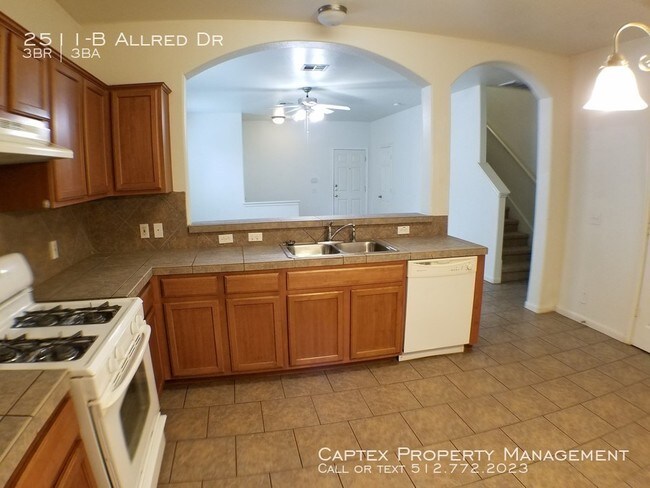 Building Photo - 2511 Allred Dr